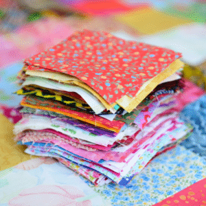 Tkaniny na patchwork i quilting – bawełna wzorzysta i zestawy do szycia